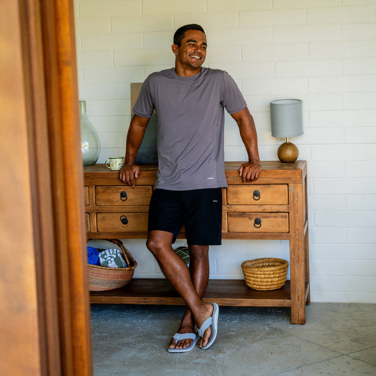 ʻAhi Kai - Ash / Ash
