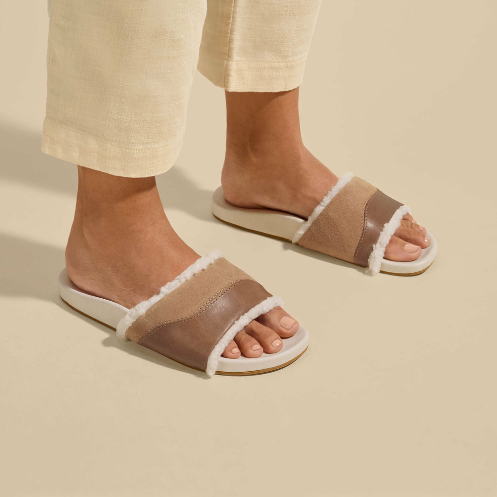 Hō‘ala Slide Slide Slipper Sandals - Tan / Puka