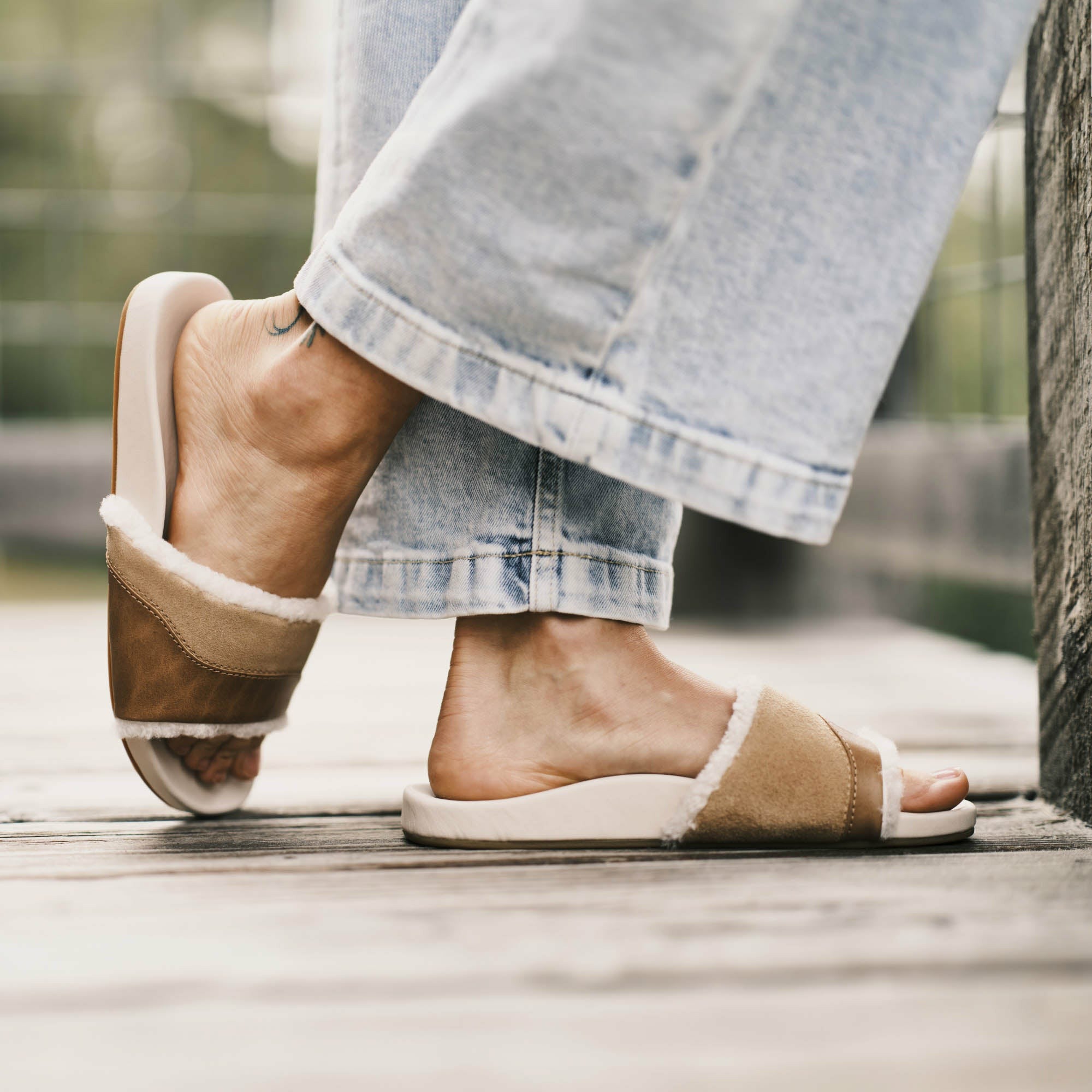 Hō‘ala Slide Slide Slipper Sandals - Tan / Puka