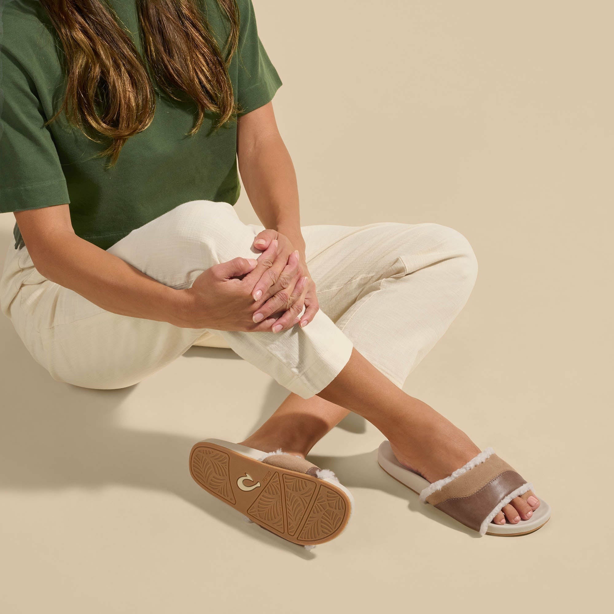 Hō‘ala Slide Slide Slipper Sandals - Tan / Puka