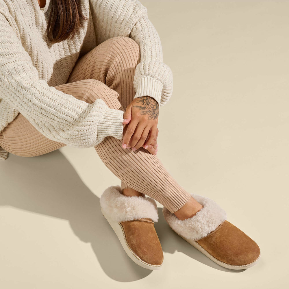 Ku‘i Women‘s Slip-On Slippers - Tan / Bone