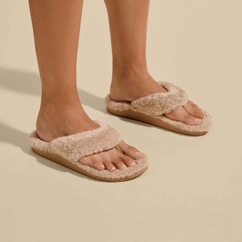 Kīpe'a Heu Women‘s Flip Flop Slippers - Tan